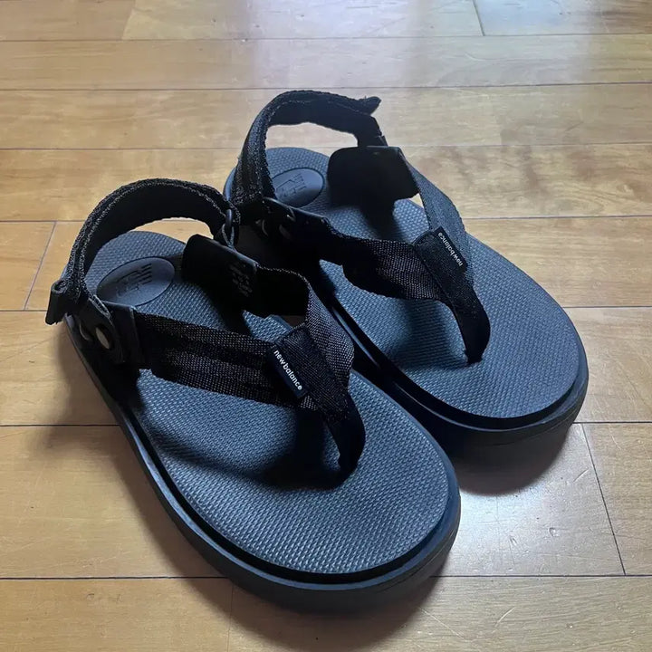 [BUNJANG] New Balance Enflips Sandals/Slippers Size 230 / 뉴발란스 엔플립 230