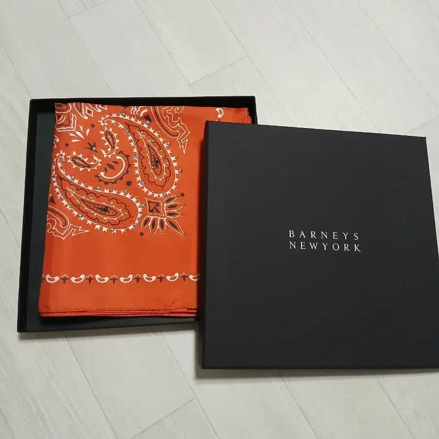 [BUNJANG] Barneys New York 26SS Silk Studded Scarf / 새상품)바니스뉴욕 26SS 실크 스터드 스카프