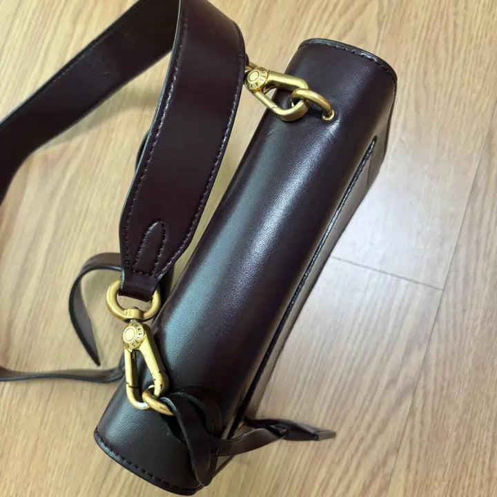 [BUNJANG] Charles &amp; Keith Crossbody Shoulder Mini Bag / 찰스앤키스 크로스백 숄더백 미니백 가방
