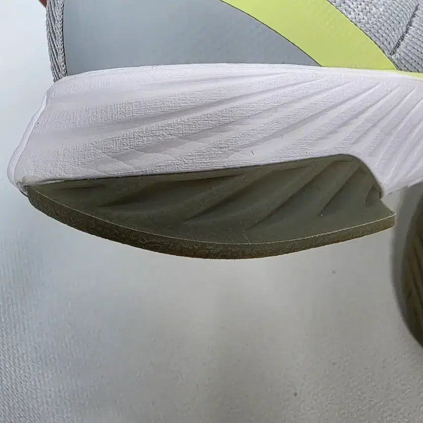 [BUNJANG] Le Coq Grey Running Shoes (Size 275) / 르꼬끄 회색 런닝화 운동화 275