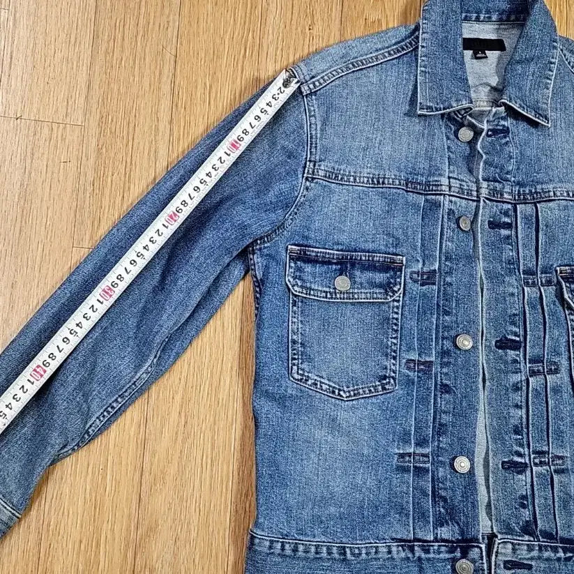 [BUNJANG] Uniqlo Denim Jacket / 유니클로 청 데님 자켓