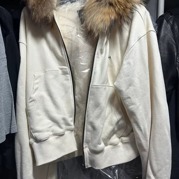 [BUNJANG] Cupid Arrow Fox Fur Hooded Jacket / [1size] 큐피드 애로우 폭스 퍼 후드