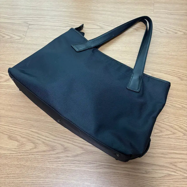 [SOLD OUT] 이세이미야케 im product 가죽 레더 토트백