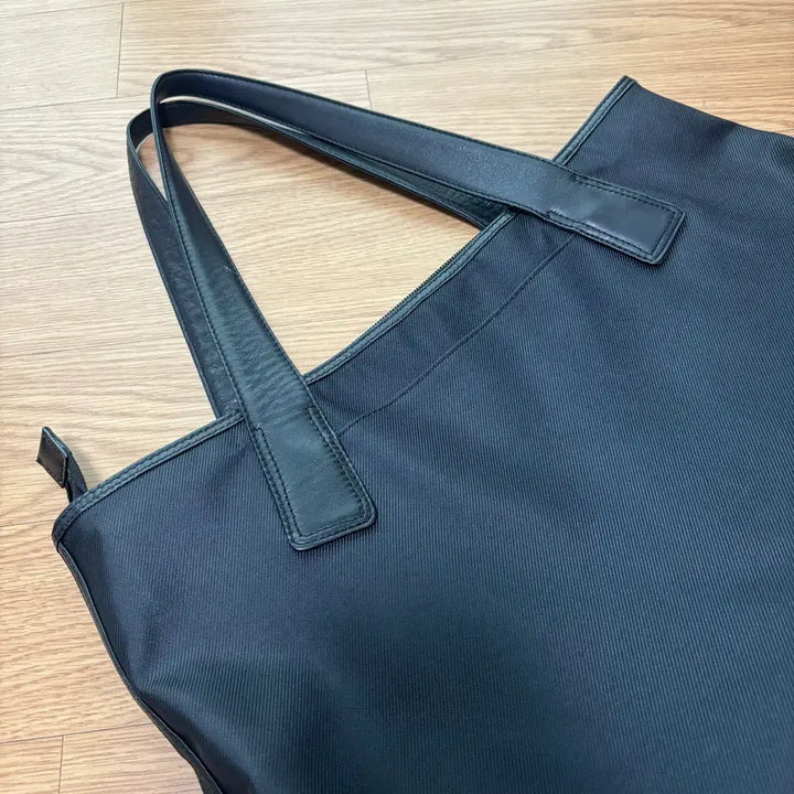 [SOLD OUT] 이세이미야케 im product 가죽 레더 토트백