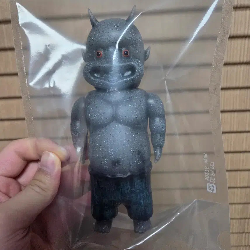 [BUNJANG] Y.skream Toy VeVilla Sofubi Art Toy / 아트토이 소프비 카이쥬콜라보 다른행성에서온 vevilla 베빌라 팝니다