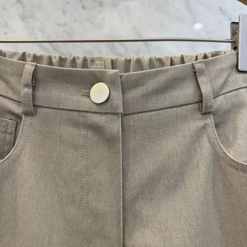 [SOLD OUT] js뉴욕스타일신상(당일발송)뒷밴딩 밑단 카브라 포인트 바지