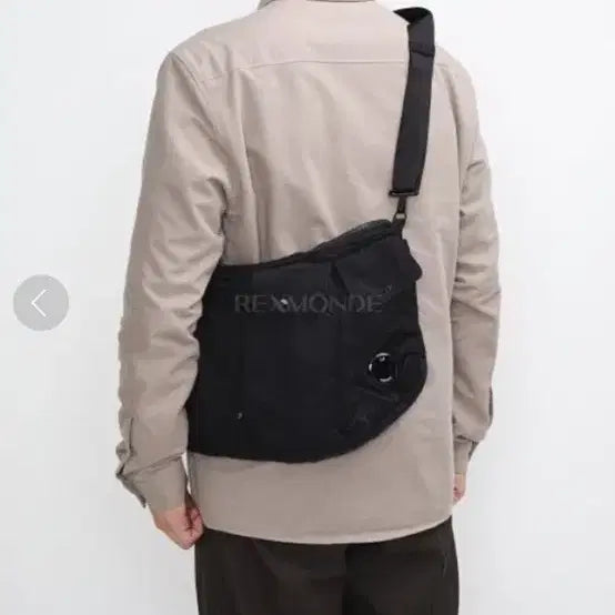 [SOLD OUT] cp company 나일론 B 렌즈 유틸리티 백 블랙