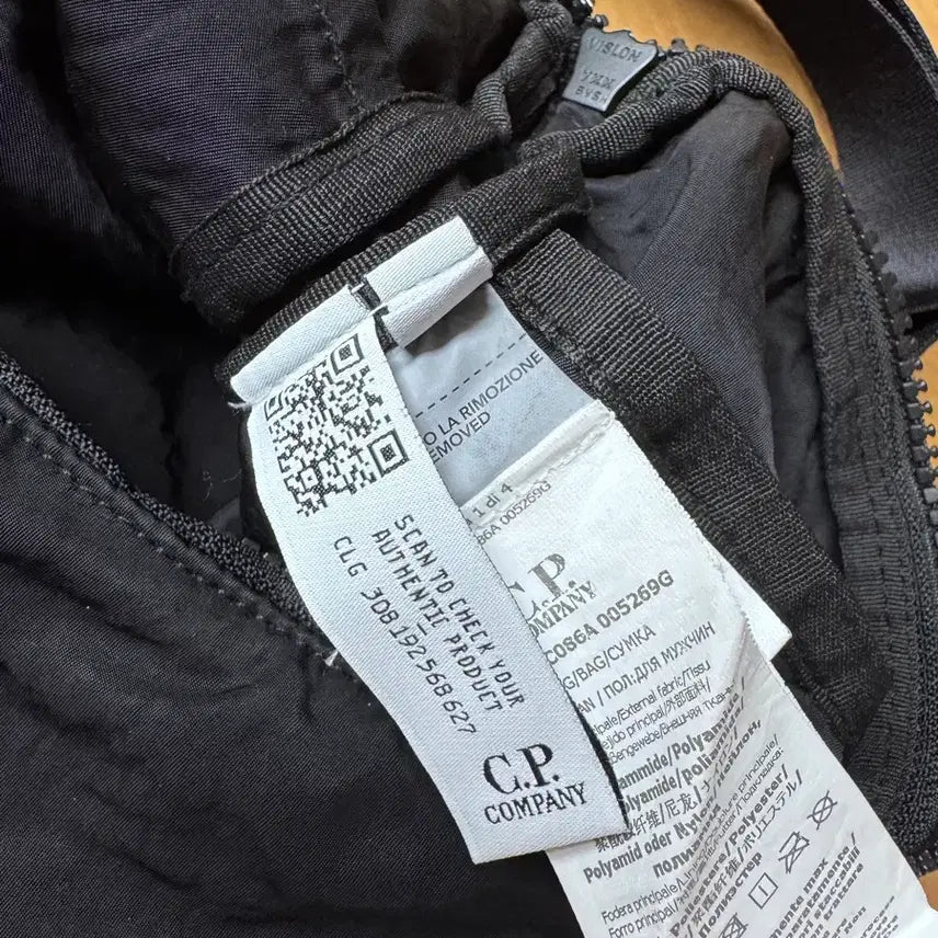 [SOLD OUT] cp company 나일론 B 렌즈 유틸리티 백 블랙