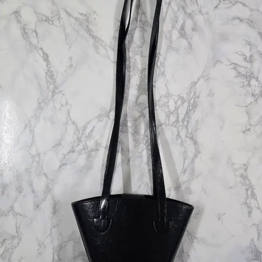 [BUNJANG] Rimin Leather Shoulder Bag / 리민 래더 숄더백