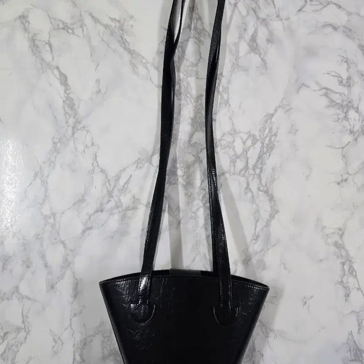 [BUNJANG] Rimin Leather Shoulder Bag / 리민 래더 숄더백
