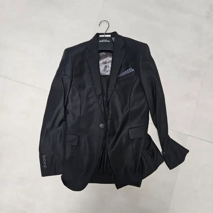 [SOLD OUT] 코모도 스퀘어 블랙 정장 세트