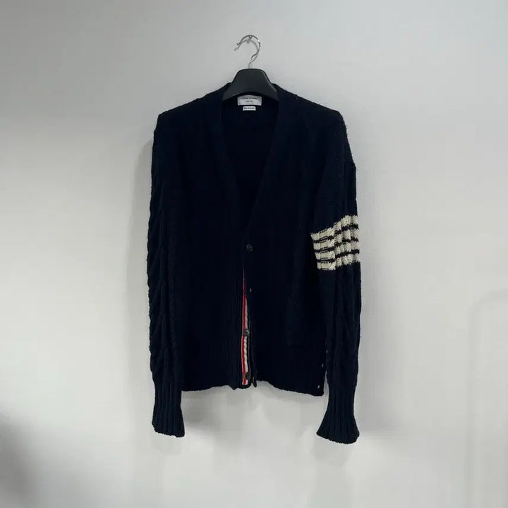 [BUNJANG] Thom Browne Aran Cable Cardigan Navy Size 5 / [5]톰브라운 사선완장 아란케이블 가디건 네이비