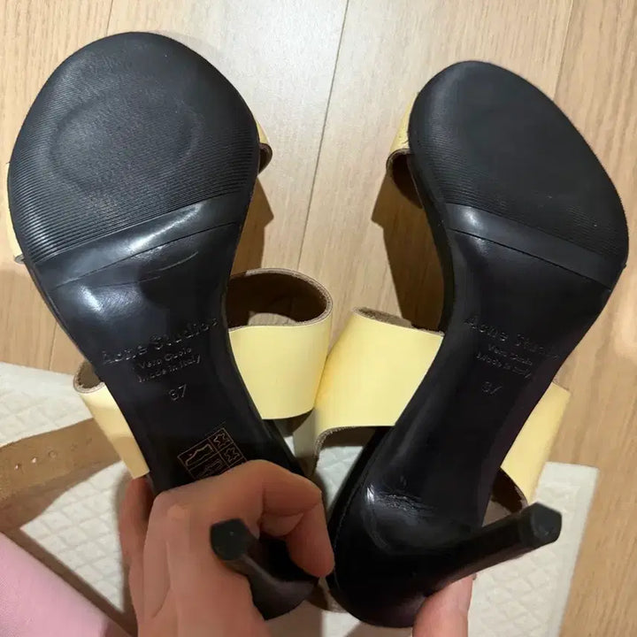 [SOLD OUT] 아크네스튜디오 샌들 힐