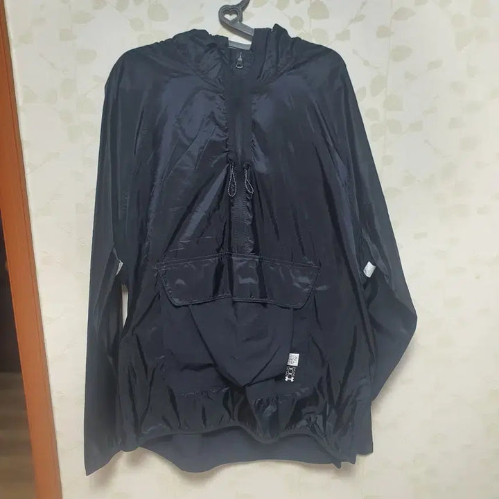 [BUNJANG] Under Armour Black Hooded Windbreaker Anorak / 언더아머 블랙 후드 바람막이 아노락 판매합니다.