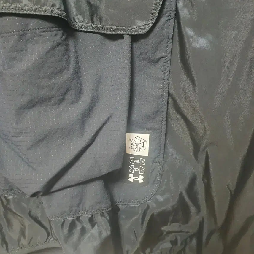 [BUNJANG] Under Armour Black Hooded Windbreaker Anorak / 언더아머 블랙 후드 바람막이 아노락 판매합니다.