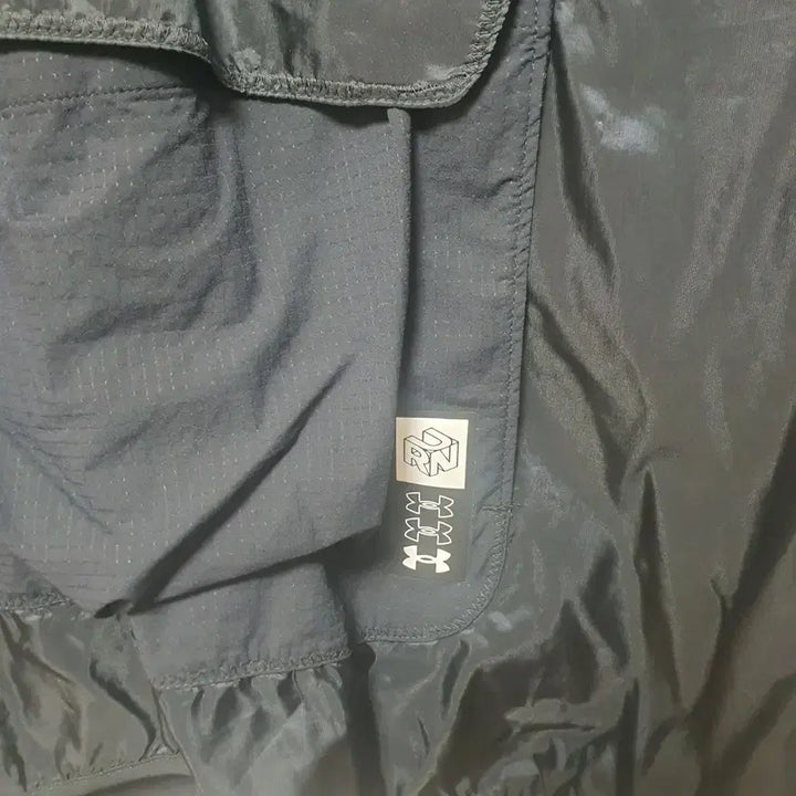 [BUNJANG] Under Armour Black Hooded Windbreaker Anorak / 언더아머 블랙 후드 바람막이 아노락 판매합니다.