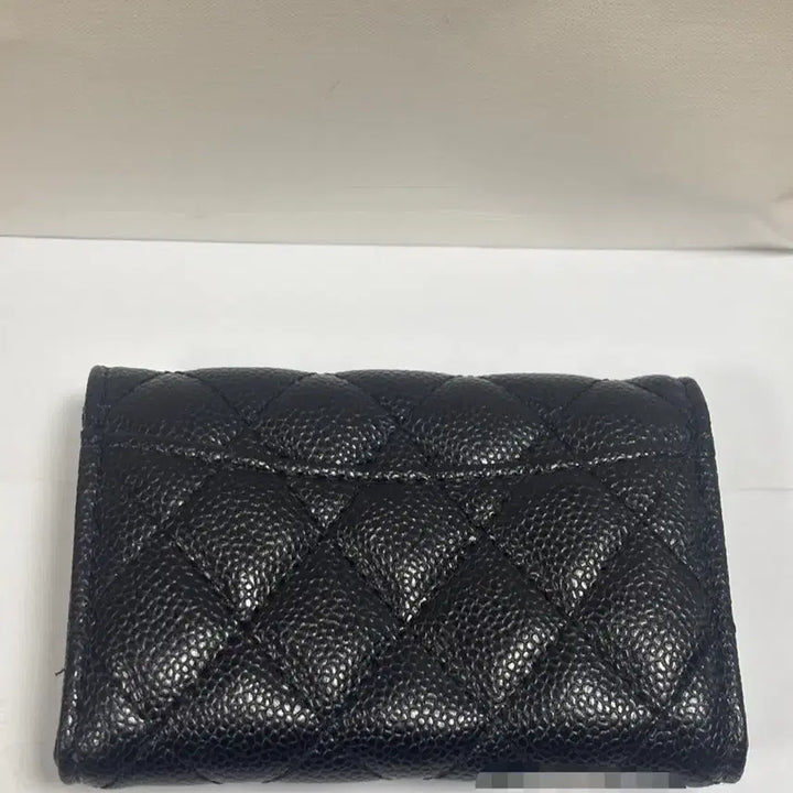 [SOLD OUT] [정품] 샤넬 내장칩 클래식 은장 캐비어 플랩 반지갑