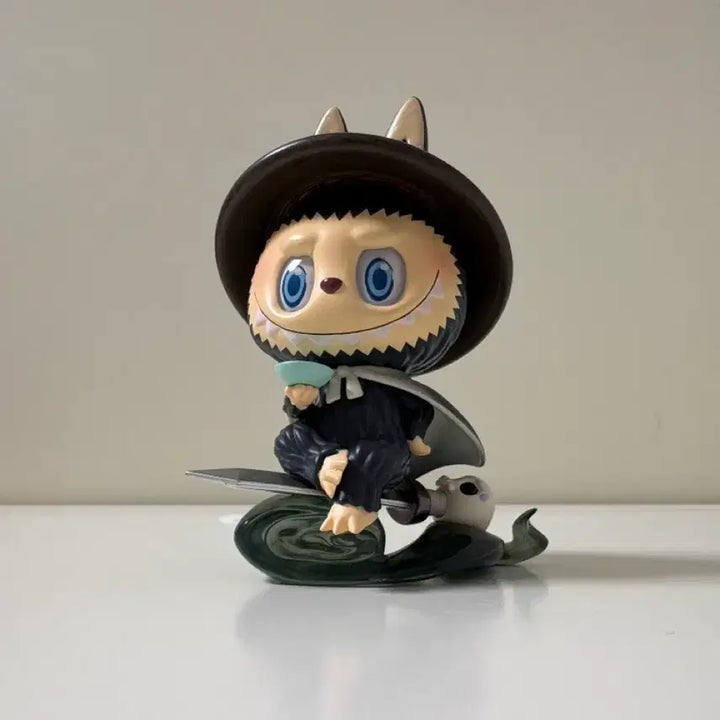 [BUNJANG] Popmart 14th Anniversary Wuxia World Labubu (Opened, Displayed) / (개봉,전시) 팝마트 14주년 무협세계 라부부 판매합니다