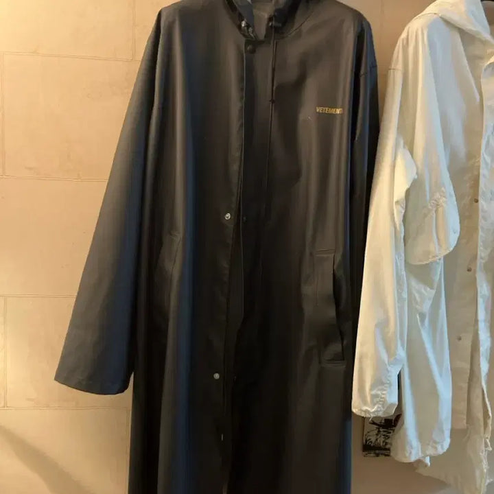 [BUNJANG] Vetements 18 Season Raincoat / 18시즌 베트멍 레인코트