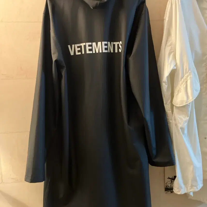 [BUNJANG] Vetements 18 Season Raincoat / 18시즌 베트멍 레인코트
