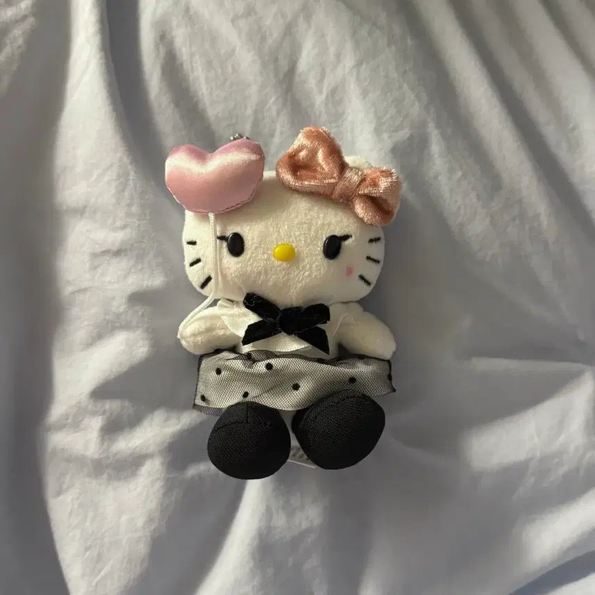 [BUNJANG] Hello Kitty Heart Balloon Keychain Plush / (새상품) 헬로키티 하트 풍선 키링 인형