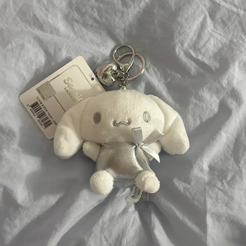 [BUNJANG] Sanrio Cinnamoroll Silver Heart Charm Keyring Plush / (새상품) 산리오 시나모롤 실버 하트참 키링 인형