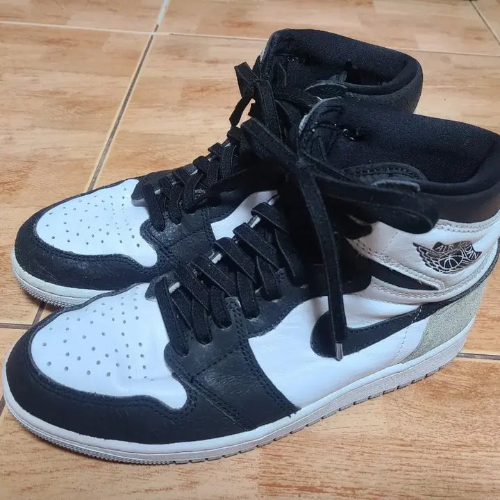 [BUNJANG] Nike Air Jordan 1 High Bleached Coral Sneakers / 나이키 조던1하이 블리치 코랄 265