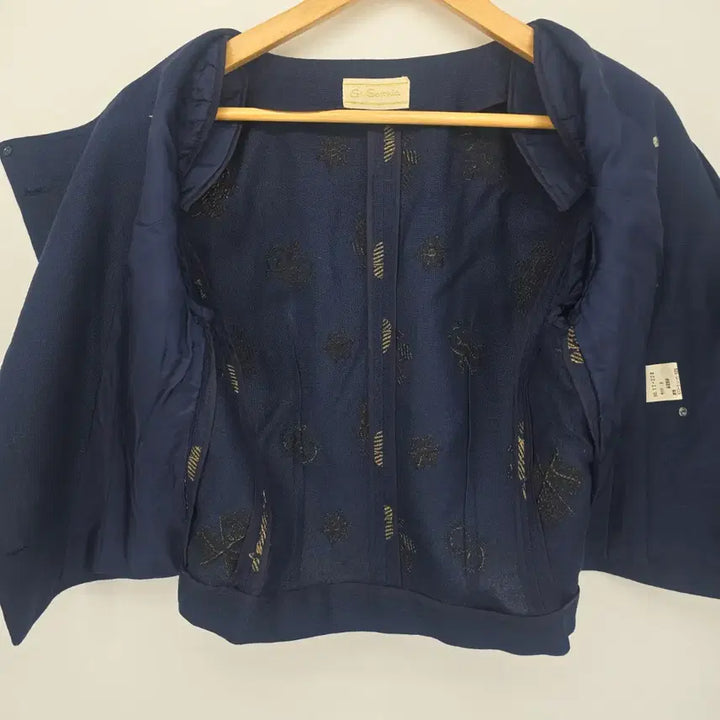 [BUNJANG] Vintage Gold Embroidered Navy Jacket / 일본빈티지 고급스러운 골드 자수 디테일이 자켓 [B20635]