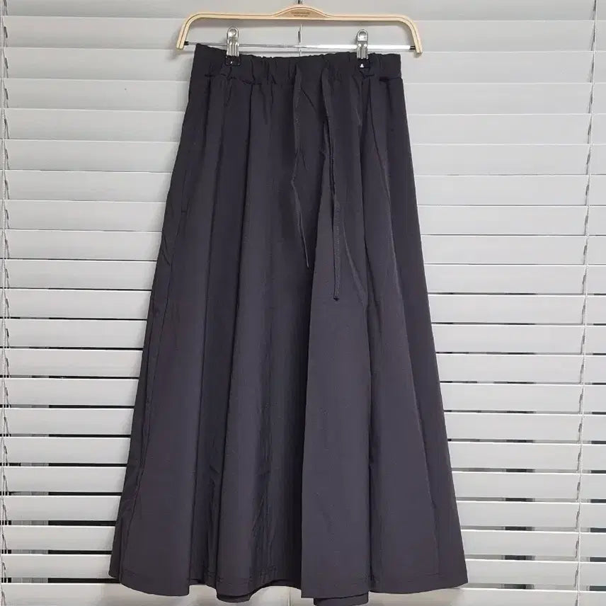 [BUNJANG] Thousand Mile Flare Nylon Skirt / [사우전드 마일] A급 플레어 스커트 나일론 스커트 허리밴딩 판매합니다