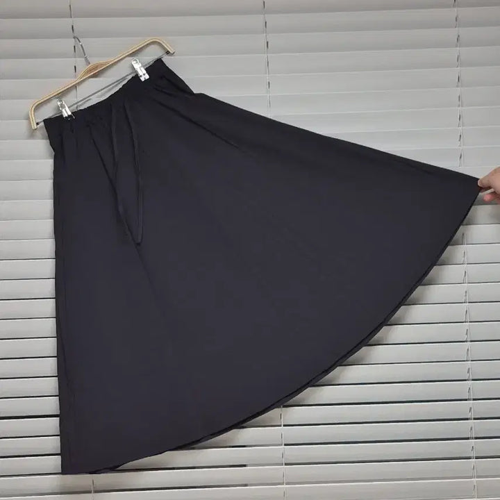 [BUNJANG] Thousand Mile Flare Nylon Skirt / [사우전드 마일] A급 플레어 스커트 나일론 스커트 허리밴딩 판매합니다