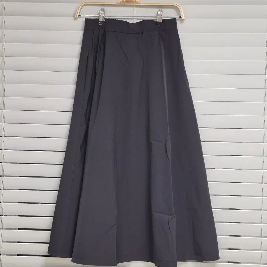 [BUNJANG] Thousand Mile Flare Nylon Skirt / [사우전드 마일] A급 플레어 스커트 나일론 스커트 허리밴딩 판매합니다