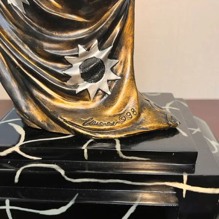 [BUNJANG] European Art Deco Resin Sculpture / (1998년도 판권) 유럽 아르데코 레진 조각 작품