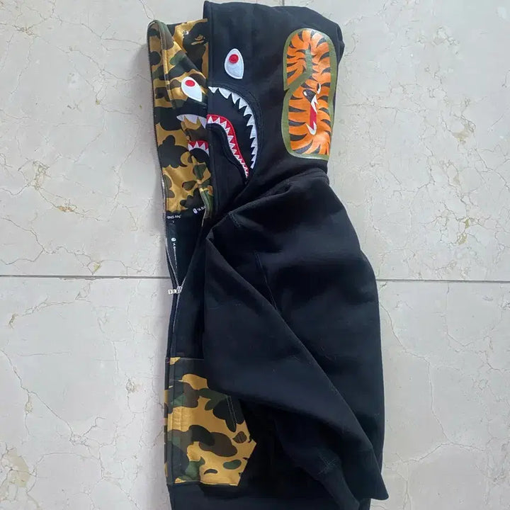 [SOLD OUT] 베이프 카모 샤크 풀 집 더블후드 여성M사이즈