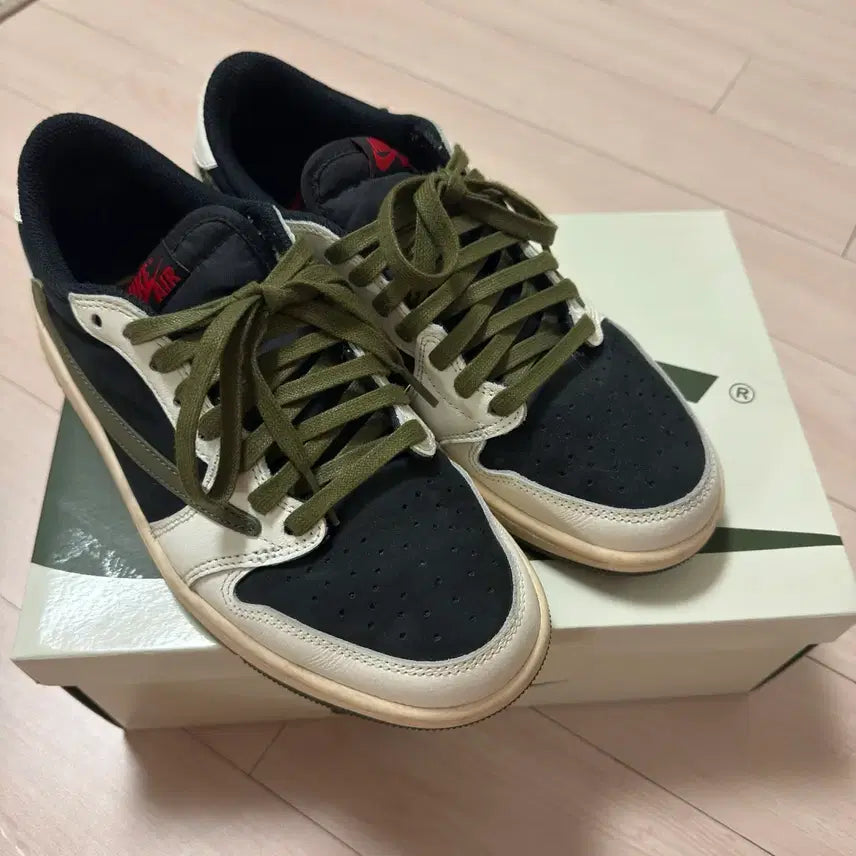 [SOLD OUT] [250] (W) 조던 1 x 트래비스 스캇 레트로 로우 OG 미디움