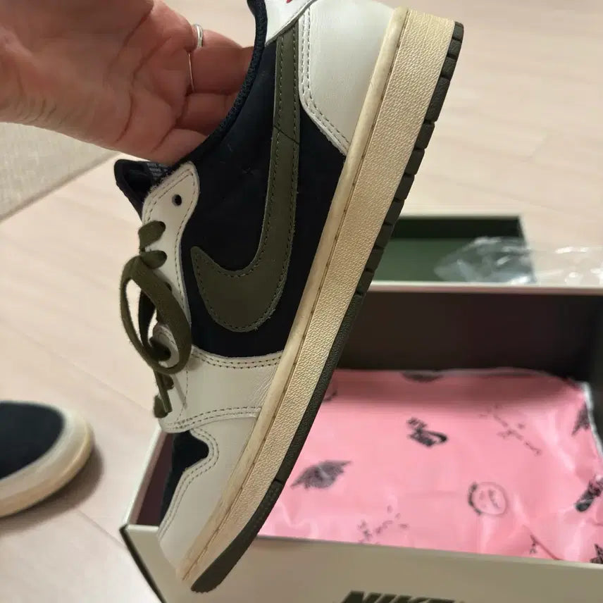 [SOLD OUT] [250] (W) 조던 1 x 트래비스 스캇 레트로 로우 OG 미디움