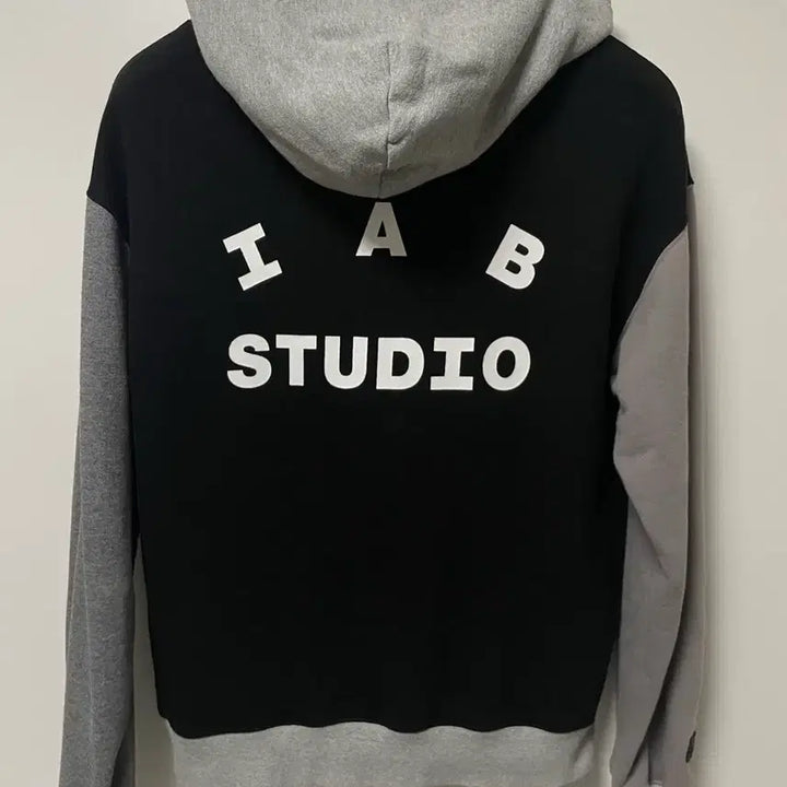 [SOLD OUT] [아이앱스튜디오X니니즈 집업 후드]