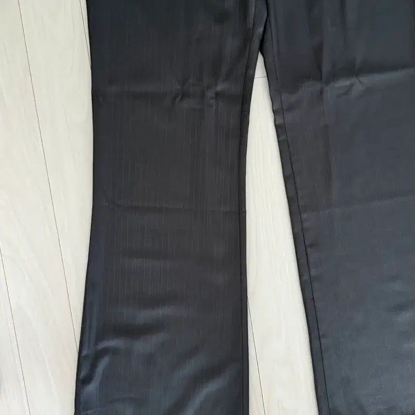 [SOLD OUT] (새상품) 26SS 헬렛 슬림 플레어 스트라이프 슬랙스 차콜 L