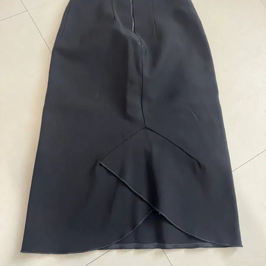 [BUNJANG] TheOnly Black H-Line Midi Skirt / 디온리 블랙 H라인 스커트