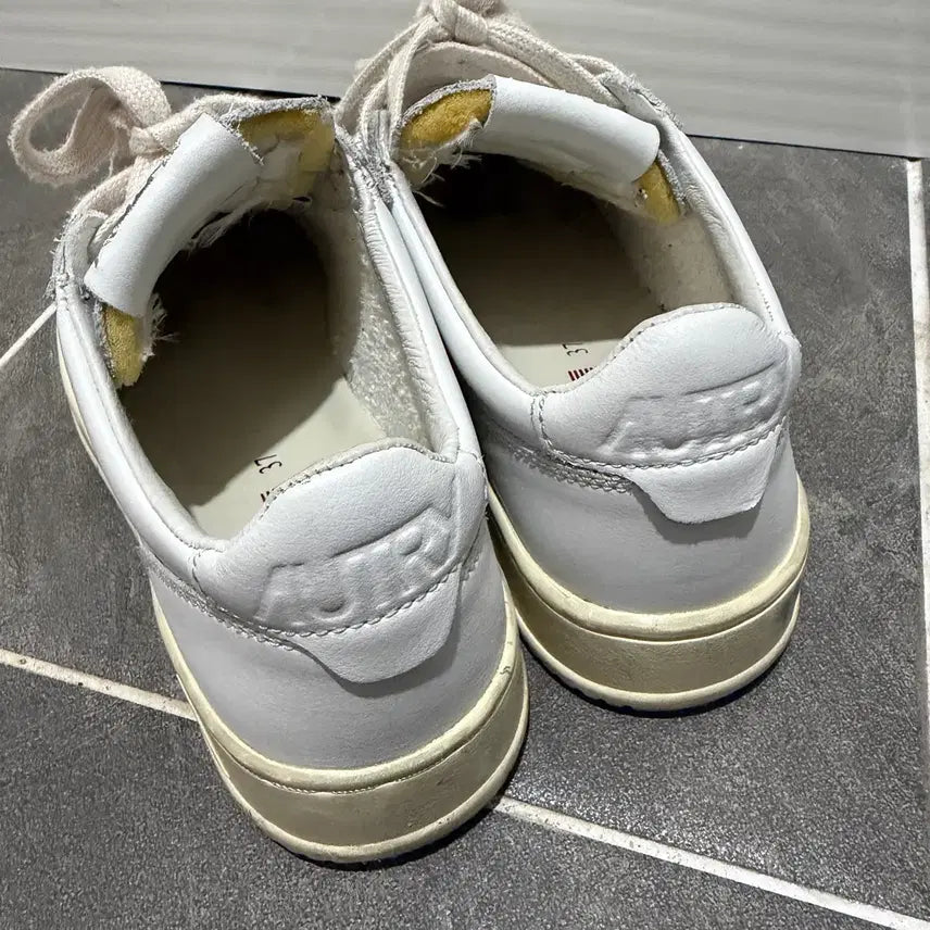 [BUNJANG] Autry Medalist Low Leather Sneakers / 오트리 메달리스트 로우 레더 스니커즈 운동화