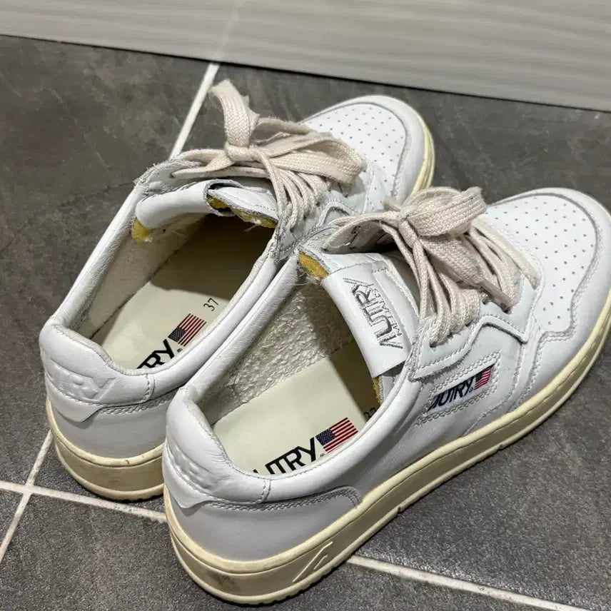 [BUNJANG] Autry Medalist Low Leather Sneakers / 오트리 메달리스트 로우 레더 스니커즈 운동화