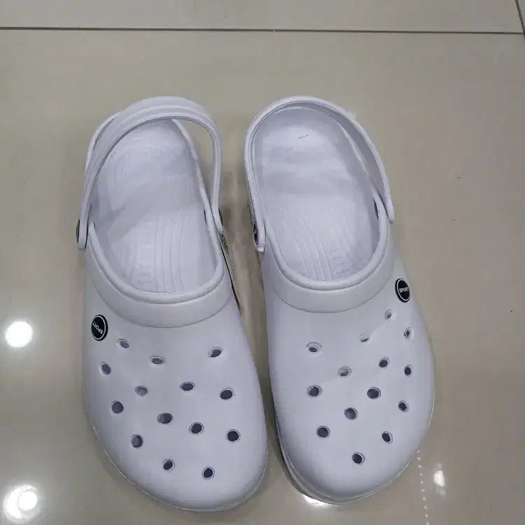 [BUNJANG] White Aqua Sandals Slippers (Size 41) / 흰색 아쿠아샌들 슬리퍼 41 약260정도 새제품이지만보관중오염있을수있어요