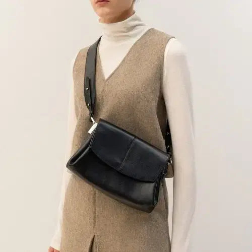 [SOLD OUT] 킨더살몬 레이아 플리츠백 레이아백 파사드패턴 가방 숄더백 미닛뮤트폴렌느