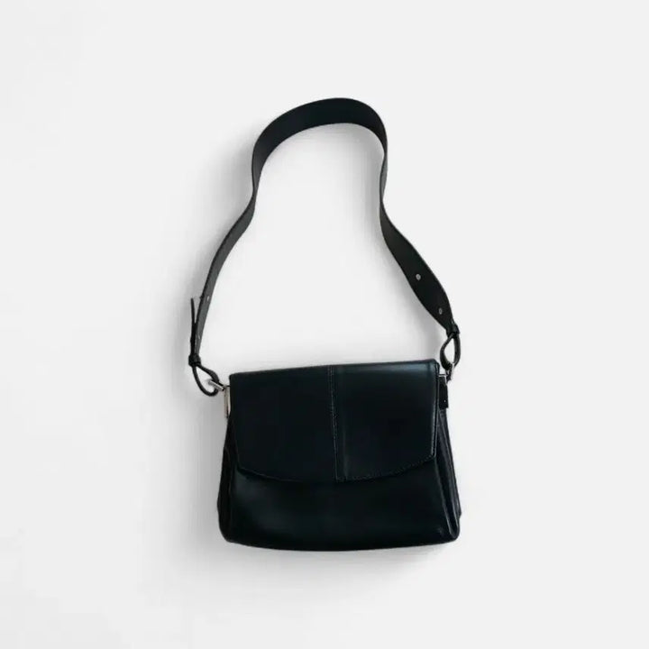 [SOLD OUT] 킨더살몬 레이아 플리츠백 레이아백 파사드패턴 가방 숄더백 미닛뮤트폴렌느
