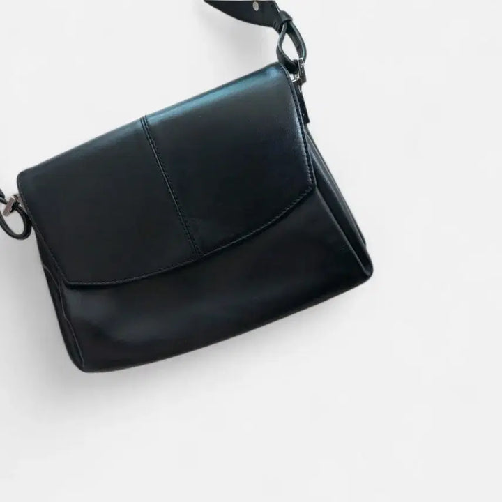 [SOLD OUT] 킨더살몬 레이아 플리츠백 레이아백 파사드패턴 가방 숄더백 미닛뮤트폴렌느