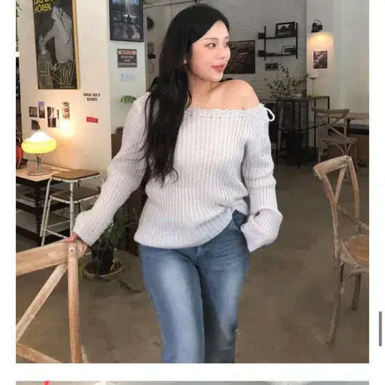 [BUNJANG] Daisy2L Miju Strap Off-shoulder Knit Top / 데이지투엘 미주 스트랩 오프숄더 니트 소라