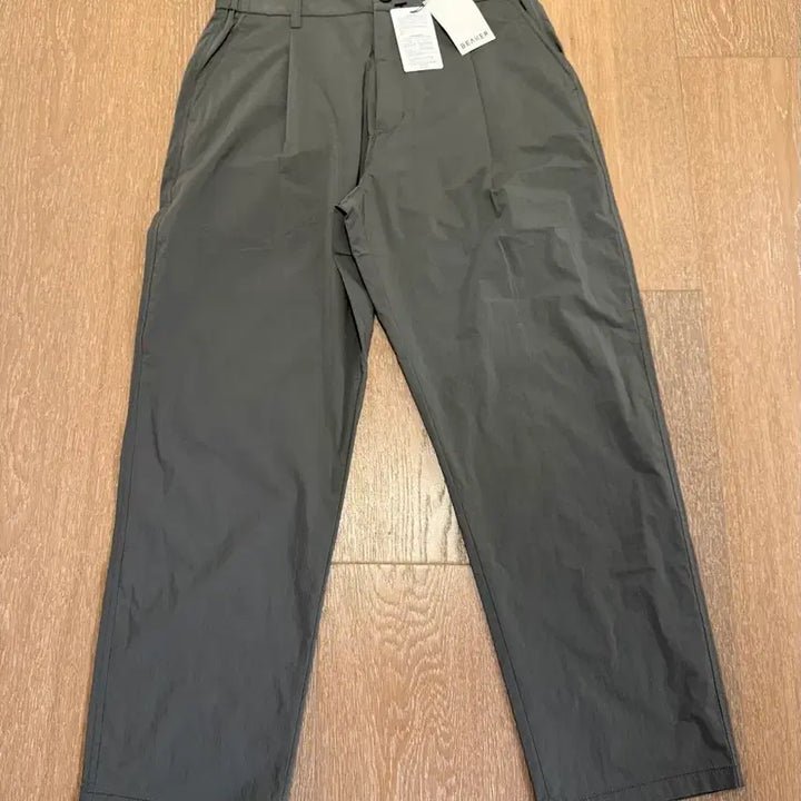 [BUNJANG] Beaker Khaki Summer Pants / [미사용 신제품] Beaker 비이커 여름바지 카키컬러 2사이즈