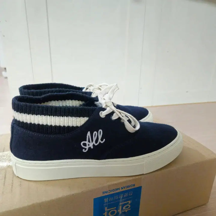 [BUNJANG] Tory Burch Sport Navy Sneakers (5.5) - Women&