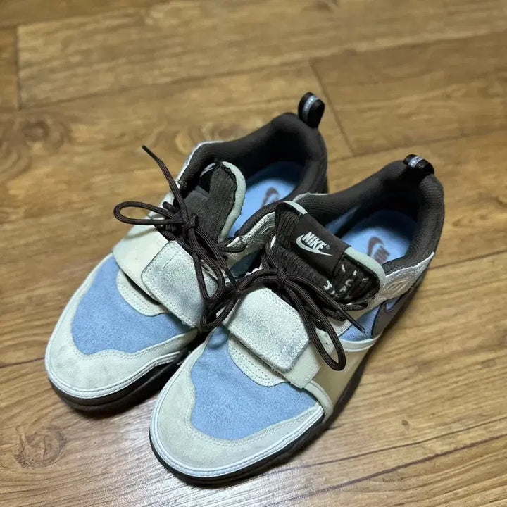 [BUNJANG] Nike Travis Scott Zoom Field Jackson Pale Ivory and Lache Blue Sneakers / 나이키 x 트래비스 스캇 줌 필드 잭스 페일 아이보리 앤 레체 블루