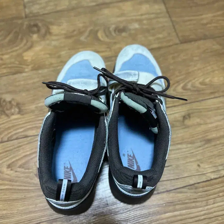 [BUNJANG] Nike Travis Scott Zoom Field Jackson Pale Ivory and Lache Blue Sneakers / 나이키 x 트래비스 스캇 줌 필드 잭스 페일 아이보리 앤 레체 블루