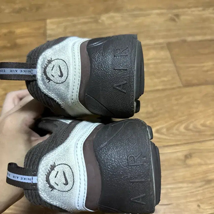 [BUNJANG] Nike Travis Scott Zoom Field Jackson Pale Ivory and Lache Blue Sneakers / 나이키 x 트래비스 스캇 줌 필드 잭스 페일 아이보리 앤 레체 블루